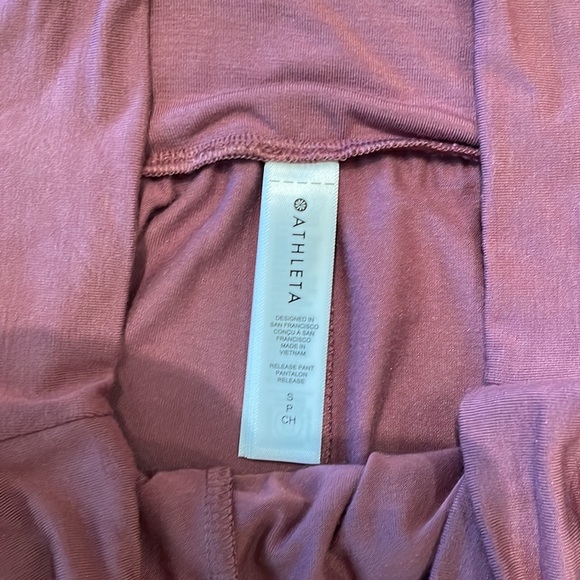 Beautiful Athleta Yoga Pants - Like New Condition - Picture 3 of 4